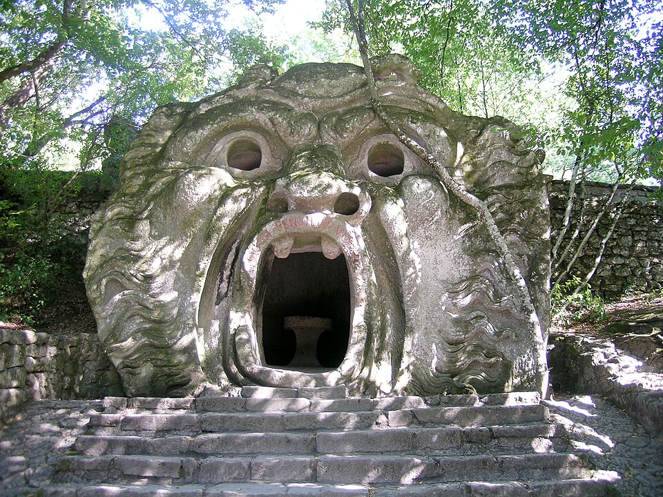 Bocca dell’Orco nel Sacro Bosco di Bomarzo Bocca dell'Orco nel Sacro Bosco di Bomarzo - Bocca dell'Orco nel Sacro Bosco di Bomarzo - Celebre mascherone infernale scolpito nel peperino con l'iscrizione Ogni pensiero vola al Parco dei Mostri
